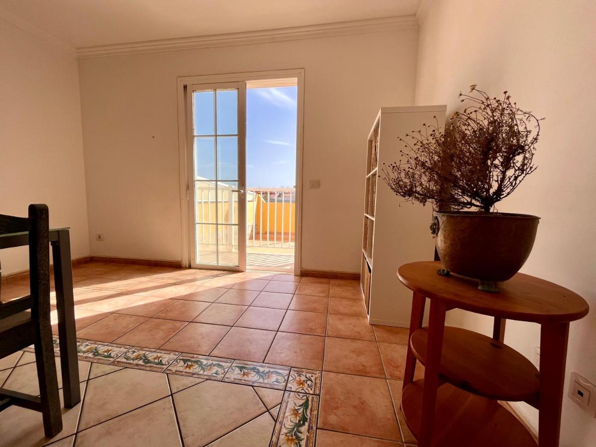 Integral 5 Coliving Acomodação com café da manhã El Médano Exterior foto